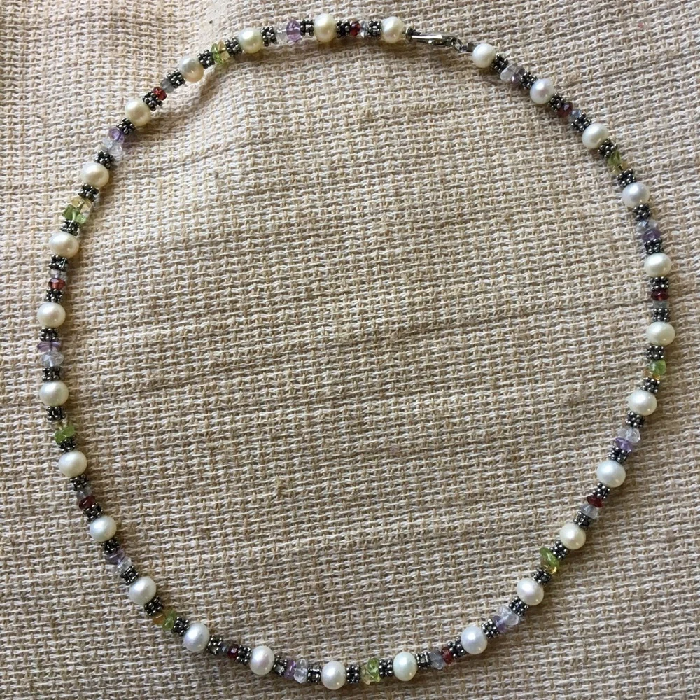 Pretty freshwater pearl and crystal necklace! - Picture 2 of 4